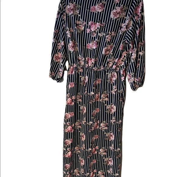 Rue 21 Floral striped maxi Romper Dress Half Sleeves
Shorts + criss cross neck - Picture 2 of 8